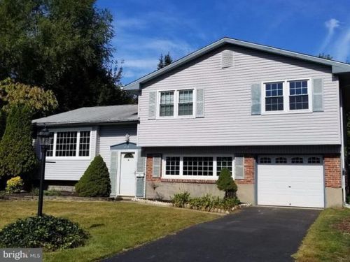 423 Arthur Dr, Beverly, NJ 08010-2105