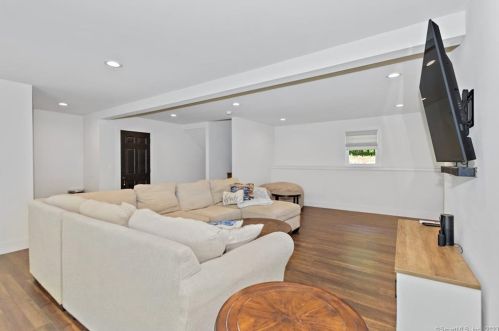 850 Upper Maple St, Killingly CT  06241-2229 exterior