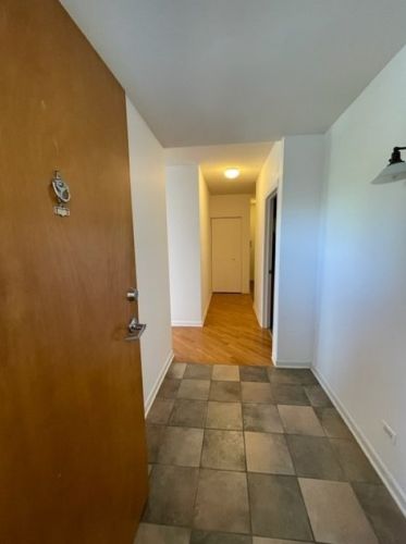 2337 Wolfram St, Chicago, IL 60618-8024
