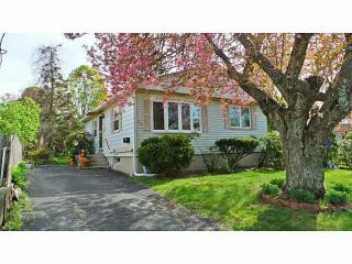 26 Madison St, Warwick, RI 02888-2833