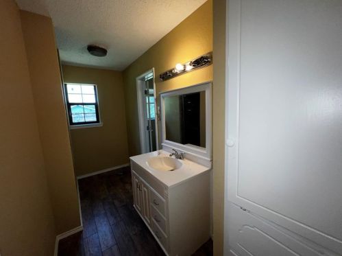 5909 Bowling Dr, Fort Worth TX  76148-3503 exterior