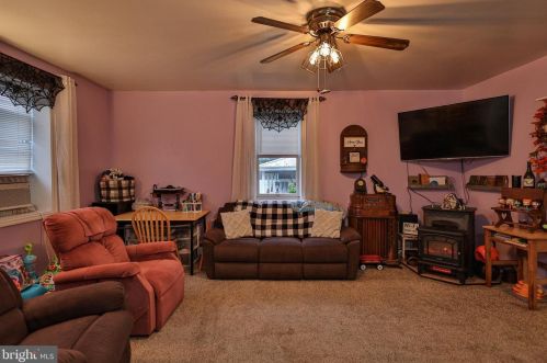 23 Central Ave, Bangor PA 18013-2221 exterior