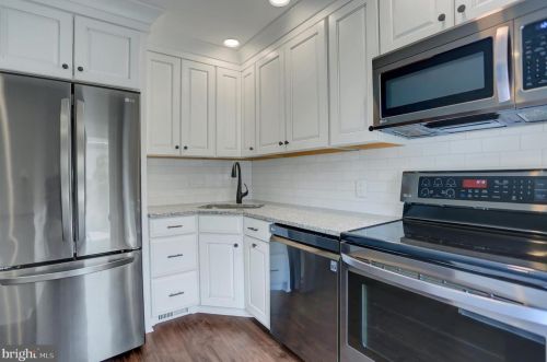 3813 Dora Dr, Harrisburg, PA 17110-3617