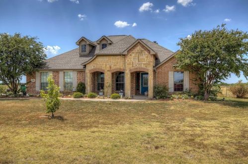 4748 Henson Dr, Caddo Mills, TX 75135-6236