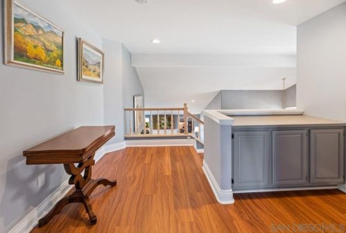 1597 Parkview Dr, Vista CA  92081-8750 exterior