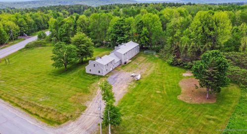 9 Wood St, Fairfield, ME 04937-3205