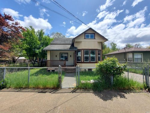 33 Alameda Ave, Willits, CA 95490-3901