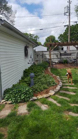 1423 Fisher St, Pekin, IL 61554-5027