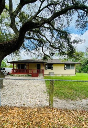 2412 4th St, Orange, TX 77630-2716