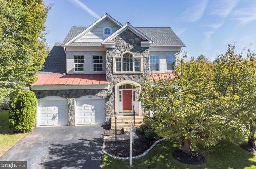 8865 Yellow Hammer Dr, Gainesville, VA 20155-5853