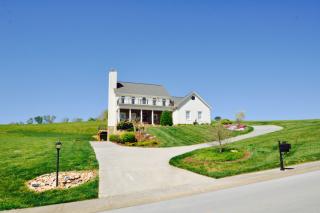 2180 Majestic Cir, Dandridge, TN 37725-4874
