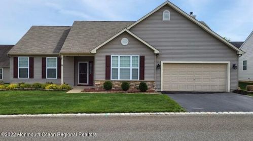4 Fieldstone Ct, Lakehurst, NJ 08759-5162