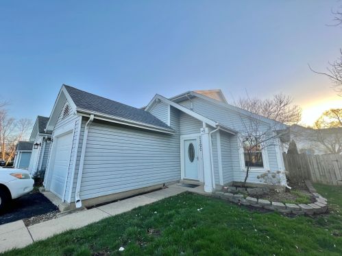 1122 Bradbury Cir, Carol Stream, IL 60188-3904