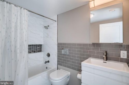 17 44th St, Philadelphia PA 19104-2941 exterior