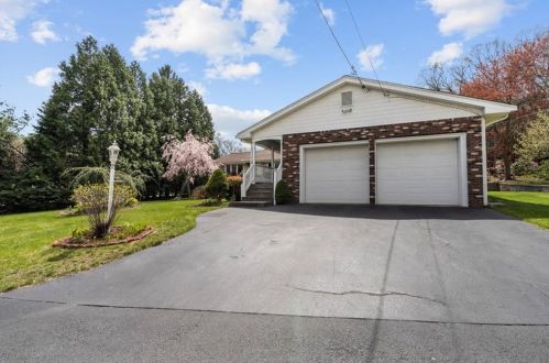 1 Laporte Ave, Lincoln, RI 02838-1009