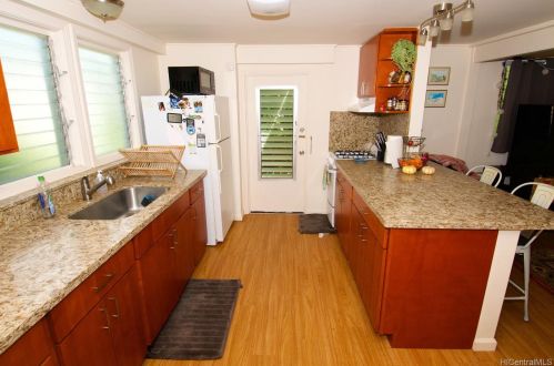 2871 Manoa Rd, Honolulu HI  96822-2120 exterior