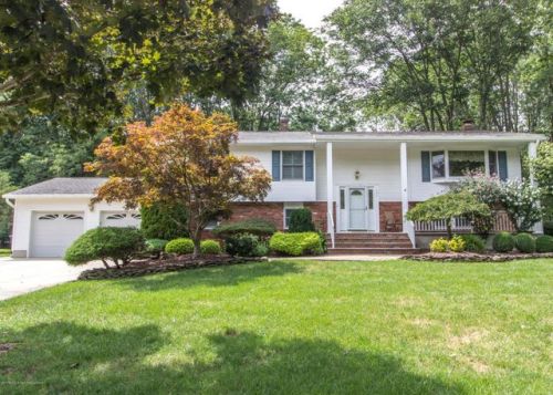 101 Howe Ln, East Freehold, NJ 07728-3384