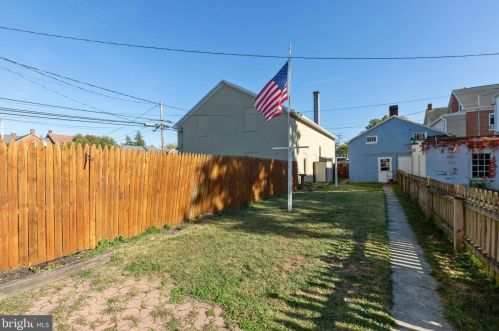 18 Middle St, Hanover PA 17331-3746 exterior