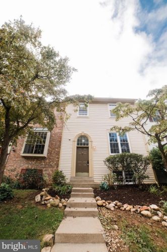 3352 Stone Heather Ct, Herndon, VA 20171-4020