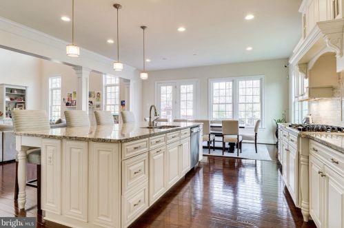 2035 Stephanie Marie Dr, Falls Church, VA 22043-1546