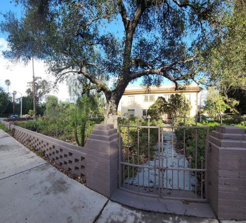 5216 Victoria Ave, Riverside CA  92506-1565 exterior