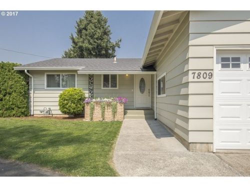 7809 Thiessen Rd, Portland OR  97267-2201 exterior