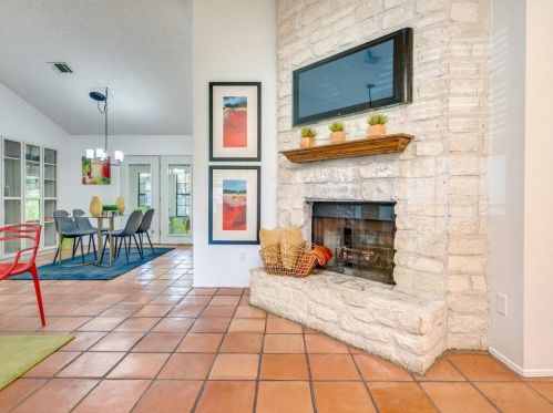 910 Calico Dr, Austin TX  78748-6492 exterior