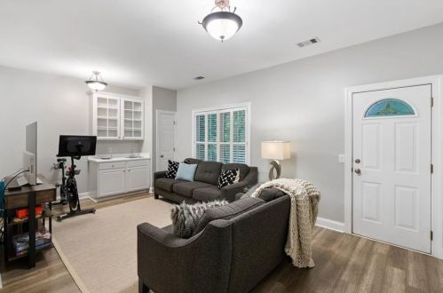 1133 Ashton Bluff Dr, Atlanta GA  30319-5399 exterior