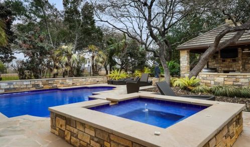 8300 Chalk Knl Dr, Austin TX  78735-1703 exterior