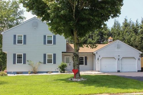 11 Chatham Ln, Wapping, CT 06074-2271