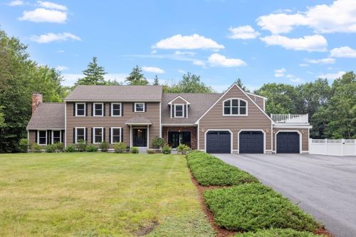 29 Colonial Dr, Auburn, NH 03032-3311