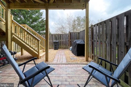 8816 Ridge Hollow Ct, Springfield VA  22152-1424 exterior