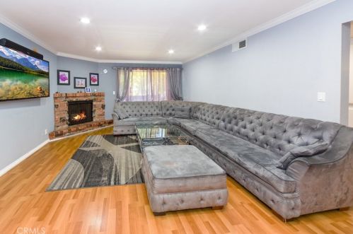 445 Ivy St, Glendale, CA 91204-1241