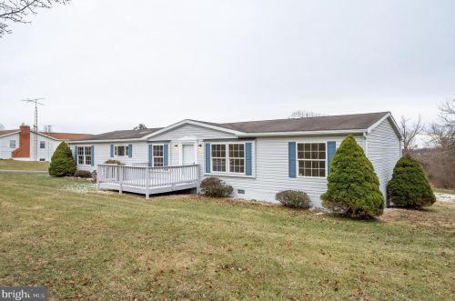 706 Loop Rd, Gerrardstown, WV 25420-3576