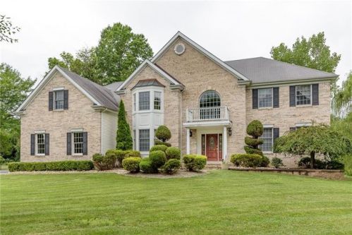 11 Millington Ct, Columbus, NJ 08022-2249