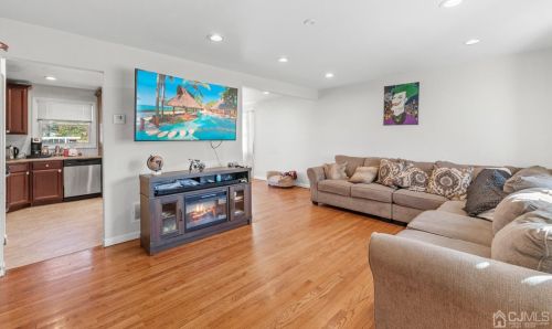 311 Fairview Ave, Green Brook, NJ 08812-1513