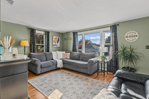 3 Dennison St, Providence, RI 02919-5064