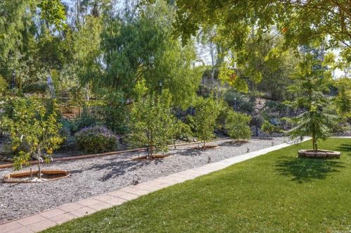 1911 Goodwin Dr, Vista CA  92084-2590 exterior