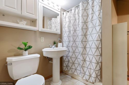 2710 2nd Ave, Saint Paul MN  55109-3320 exterior