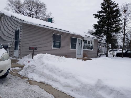 10 Mccabe Dr, Streamwood, IL 60107-1412