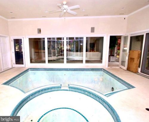 111 Foxford Ln, Harrison Township, NJ 08062-9649