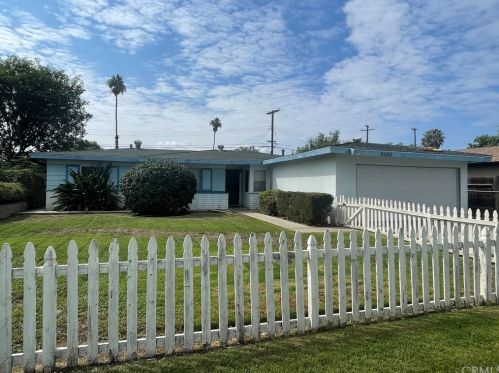8380 Gramercy Pl, Riverside, CA 92503-2461