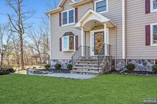 97 Roosevelt Ave, Paterson NJ  07506-0015 exterior