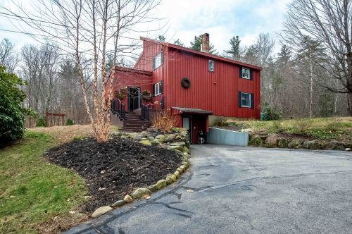 87 Corbett Rd, Barrington, NH 03825-7262