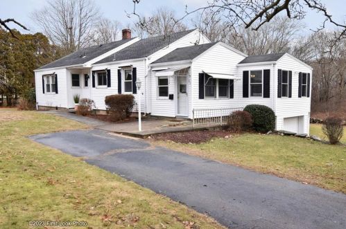 62 East Ave, Westerly, RI 02891-3004