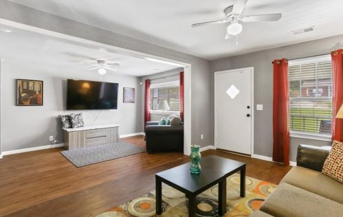 2692 Mango Cir, Atlanta, GA 30318-3835