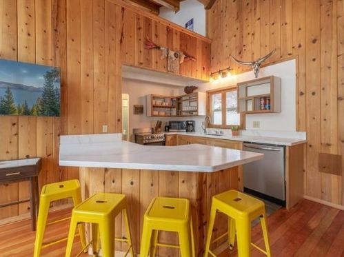 13584 Moraine Rd, Truckee CA  96161-3837 exterior