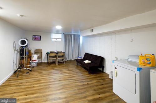 2024 8th St, Philadelphia PA  19122-1304 exterior