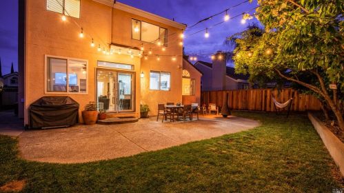 637 Roscommon Pl, Vacaville, CA 95688-9256