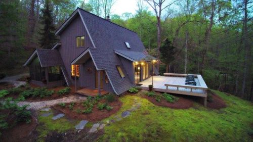 17 Hooper Chastain Rd, Tuckasegee, NC 28783-8713